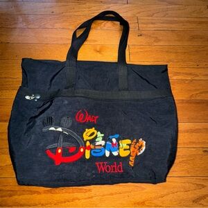 Vintage Disney World medium tote bag
Has 2 zippers pockets, 1 Velcro pocket
